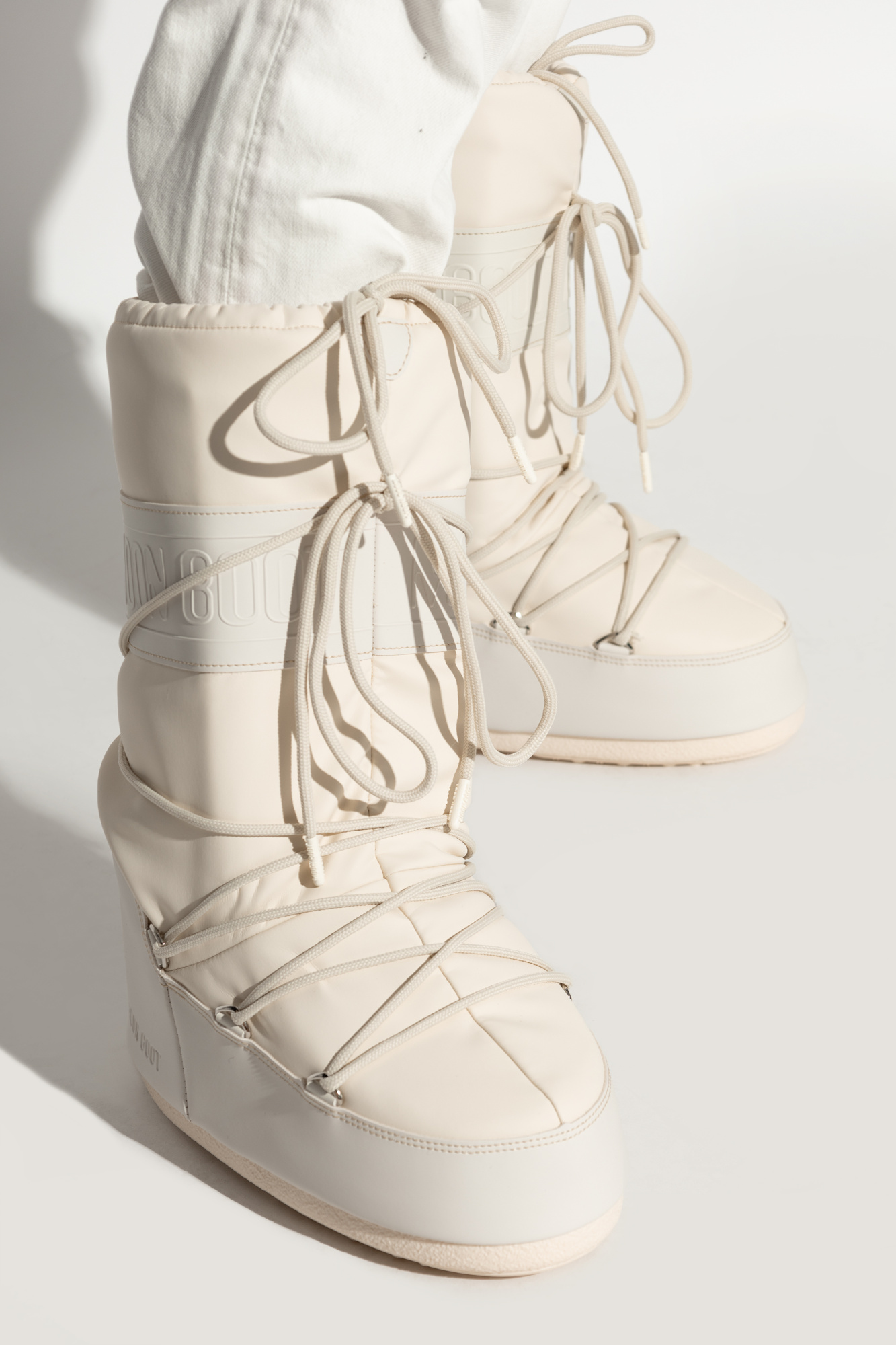Cream Snow boots 